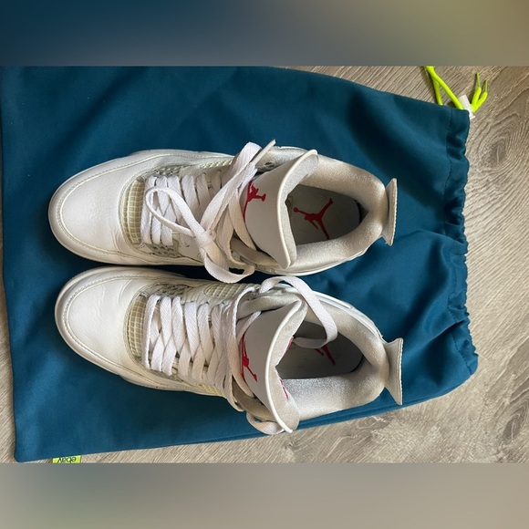 Air Jordan 4 Oreos​ - Picture 3 of 11